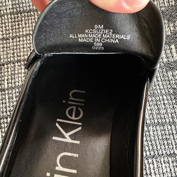 EXCELLENT Calvin Klein Women's Suzie Loafer - Picture 4 of 11